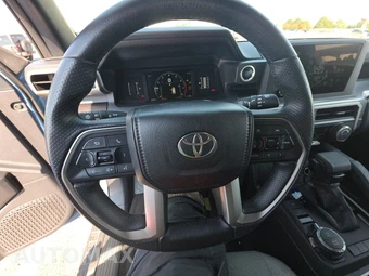 2025 Toyota 4Runner SR5 - miniatura 16