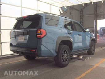 2025 Toyota 4Runner SR5 - miniatura 5