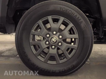 2025 Toyota 4Runner SR5 - miniatura 11