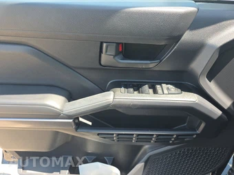 2025 Toyota 4Runner SR5 - miniatura 15