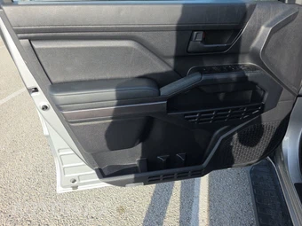 2025 Toyota 4Runner SR5 - miniatura 9