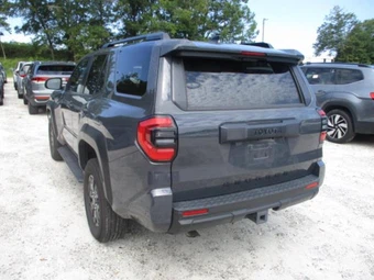 2025 Toyota 4Runner SR5 - miniatura 10