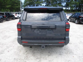 2025 Toyota 4Runner SR5 - miniatura 11