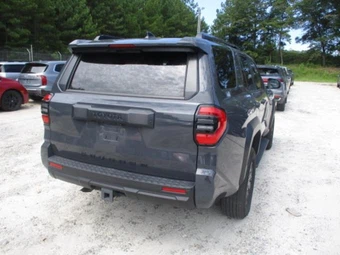 2025 Toyota 4Runner SR5 - miniatura 12