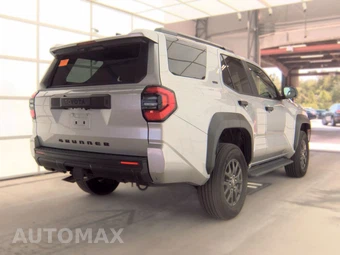 2025 Toyota 4Runner SR5 - miniatura 4