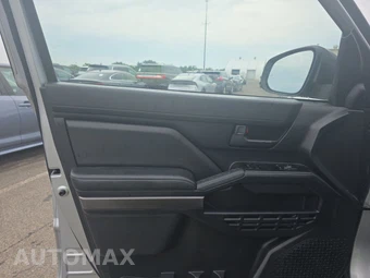 2025 Toyota 4Runner SR5 - miniatura 9