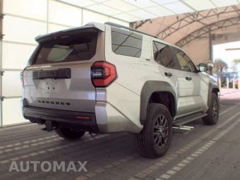 2025 Toyota 4Runner SR5 - miniatura 4