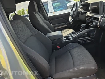 2025 Toyota 4Runner SR5 - miniatura 8