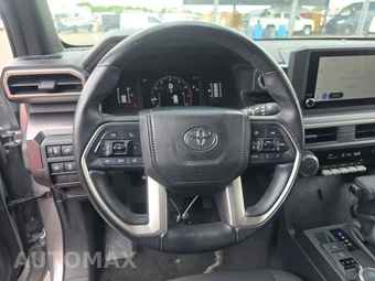 2025 Toyota 4Runner SR5 - miniatura 10