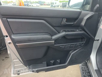 2025 Toyota 4Runner SR5 - miniatura 9
