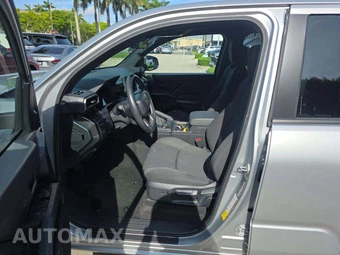 2025 Toyota 4Runner SR5 - miniatura 3