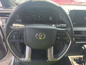 2025 Toyota 4Runner SR5 - miniatura 10
