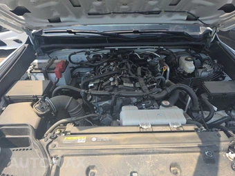 2025 Toyota 4Runner SR5 - miniatura 15