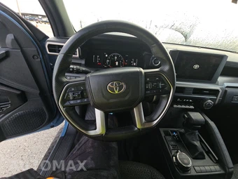 2025 Toyota 4Runner SR5 - miniatura 10