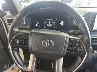 2025 Toyota 4Runner SR5 - miniatura 10