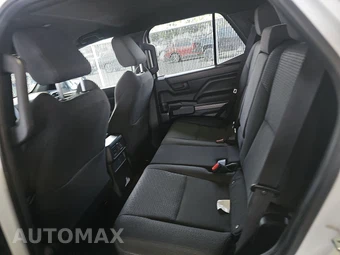 2025 Toyota 4Runner SR5 - miniatura 13