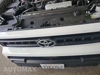 2025 Toyota 4Runner SR5 - miniatura 2