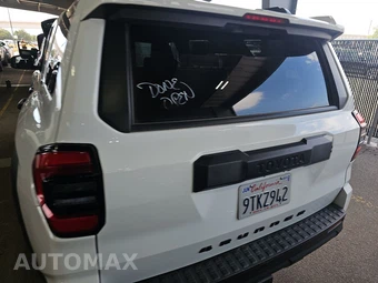 2025 Toyota 4Runner SR5 - miniatura 5