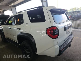 2025 Toyota 4Runner SR5 - miniatura 6