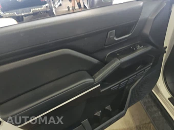 2025 Toyota 4Runner SR5 - miniatura 9