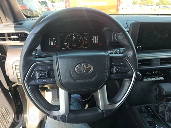 2025 Toyota 4Runner SR5 - miniatura 10
