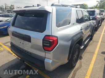 2025 Toyota 4Runner SR5 - miniatura 4