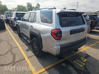 2025 Toyota 4Runner SR5 - miniatura 6