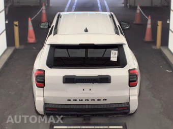 2025 Toyota 4Runner SR5 - miniatura 5