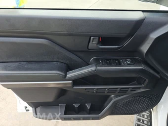 2025 Toyota 4Runner SR5 - miniatura 9