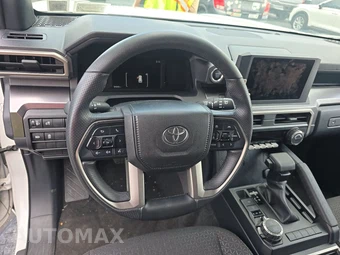 2025 Toyota 4Runner SR5 - miniatura 10