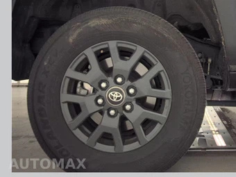 2025 Toyota 4Runner SR5 - miniatura 11