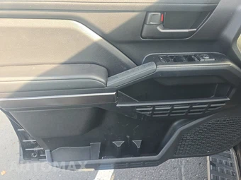 2025 Toyota 4Runner SR5 - miniatura 9