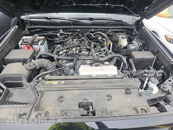 2025 Toyota 4Runner SR5 - miniatura 15