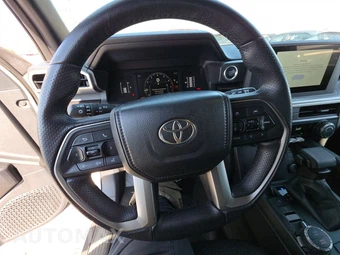 2025 Toyota 4Runner SR5 - miniatura 10