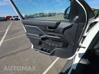 2025 Toyota 4Runner SR5 - miniatura 9