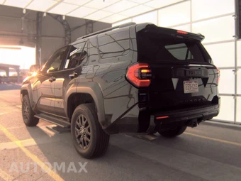 2025 Toyota 4Runner SR5 - miniatura 8