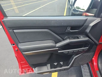 2025 Toyota 4Runner SR5 - miniatura 9