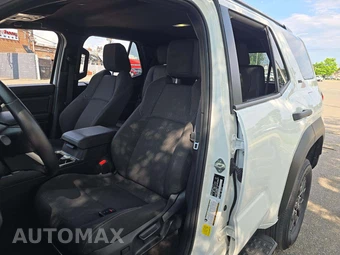2025 Toyota 4Runner SR5 - miniatura 6