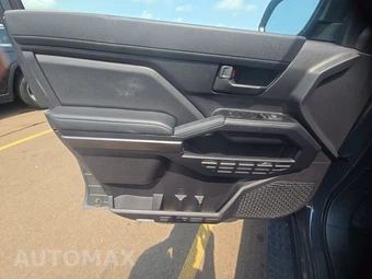 2025 Toyota 4Runner SR5 - miniatura 9
