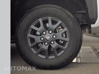 2025 Toyota 4Runner SR5 - miniatura 12