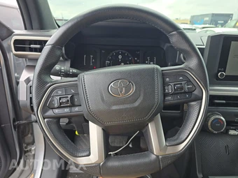 2025 Toyota 4Runner SR5 - miniatura 16