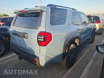 2025 Toyota 4Runner SR5 - miniatura 4