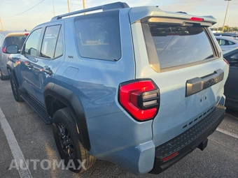 2025 Toyota 4Runner SR5 - miniatura 6