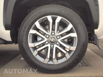 2025 Toyota 4Runner SR5 - miniatura 10