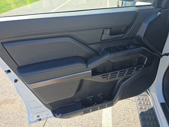 2025 Toyota 4Runner SR5 - miniatura 15