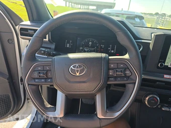 2025 Toyota 4Runner SR5 - miniatura 16