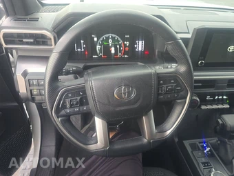 2025 Toyota 4Runner SR5 - miniatura 10