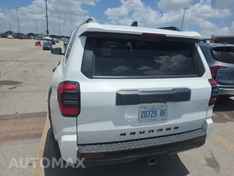 2025 Toyota 4Runner SR5 - miniatura 5