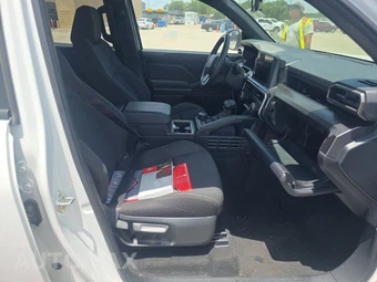 2025 Toyota 4Runner SR5 - miniatura 8