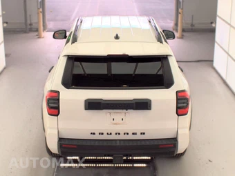 2025 Toyota 4Runner SR5 - miniatura 5